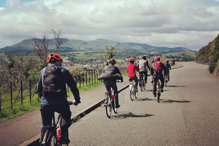 Pedal through Edinburgh's stunning landscapes from the heights of Arthur's Seat to the sandy shores of Portobello immersing in the city's rich history along the way.